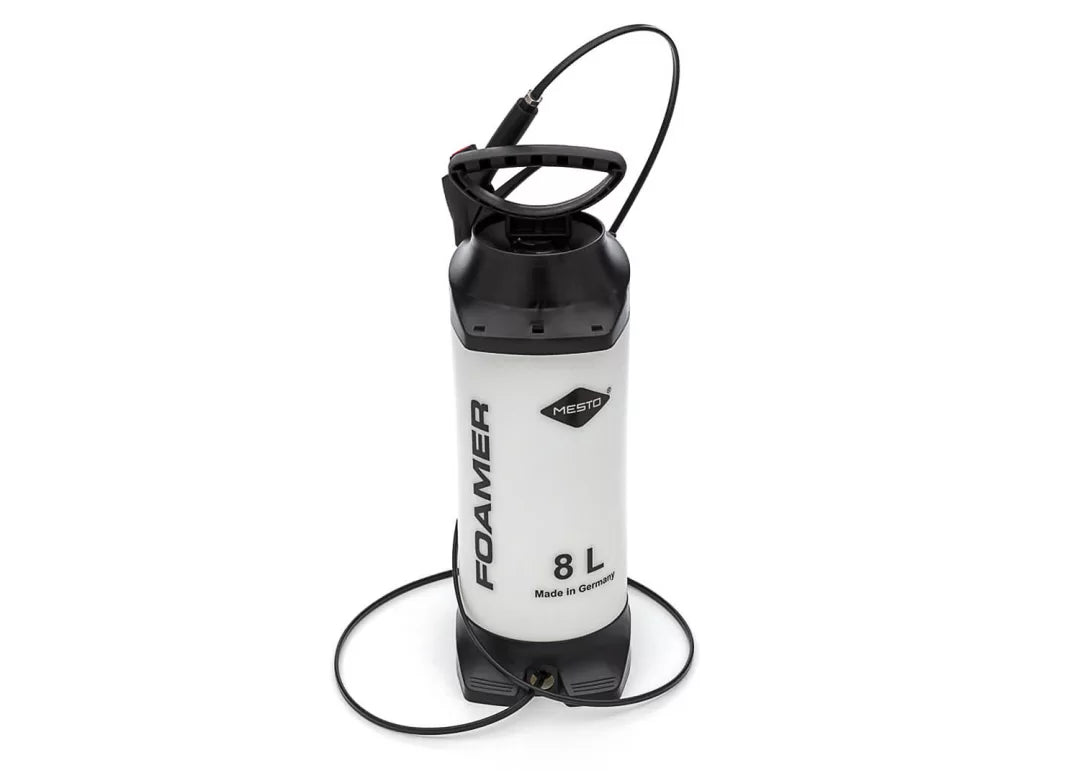 photo showing the 8 litre foaming sprayer complete with hose and spray gun