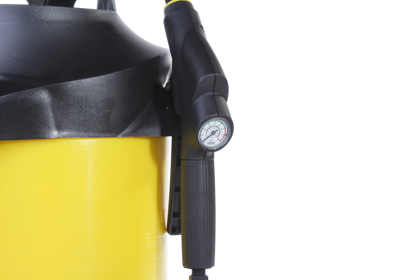 pressure gauge showing the pressure within the sprayer tank allows you to optimise your spraying and minimise wastage