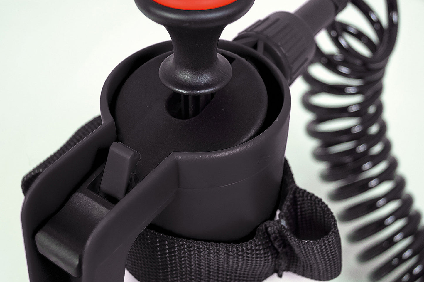 photo showing the spray locking trigger of our GT1.5 sprayer