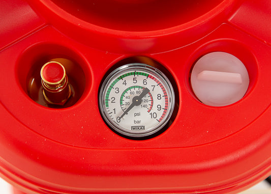 photo showing the pressure gauge for our metal sprayer that can be used to a maximum of 6 bar or 88 psi
