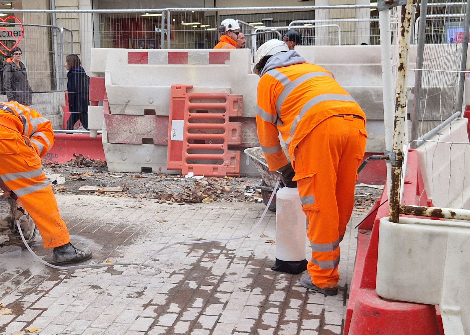 photo showing our cutter water supply tank in operation supplying water to a diamond cutting tool