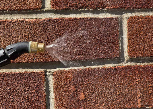 photo showing the spray pattern when spraying at 1 bar with one of our garden sprayers