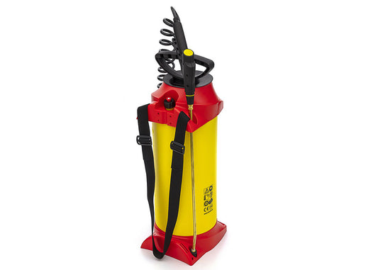 photo showing the shoulder strap of our 10 litre garden sprayer