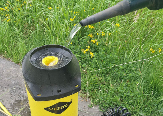 photo showing the rinsing and cleaning of a sprayer with our cleaning agent