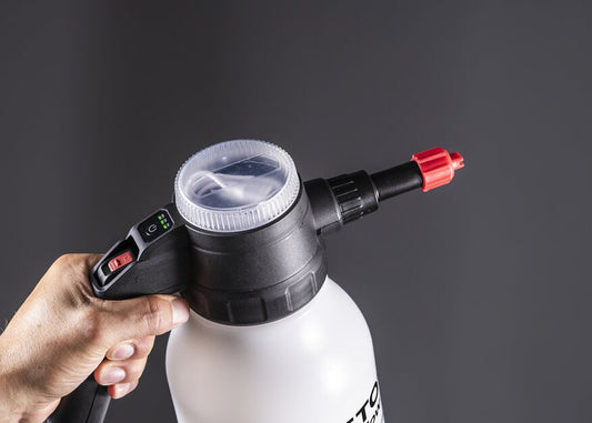 battery powered, foaming sprayer, with 2 litre fill capacity.
