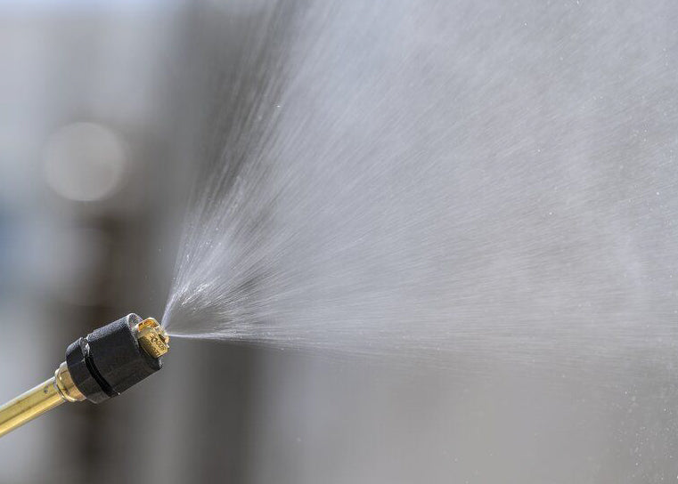 photo showing the spray pattern created with our fan spray nozzles